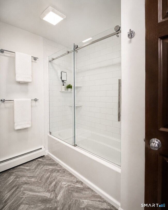 Building Photo - 10 Evergreen Pl