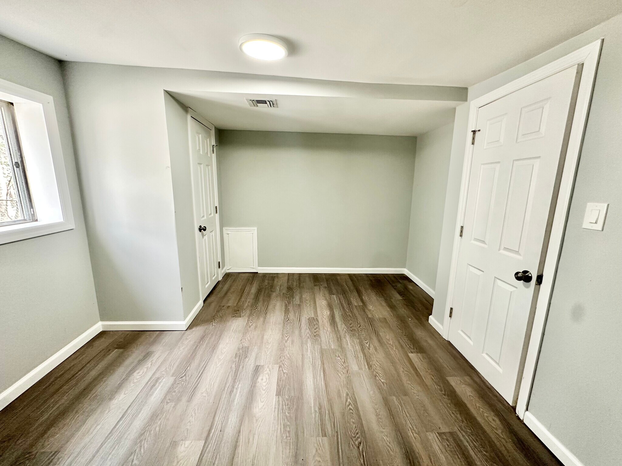 Building Photo - 63 Gentian St