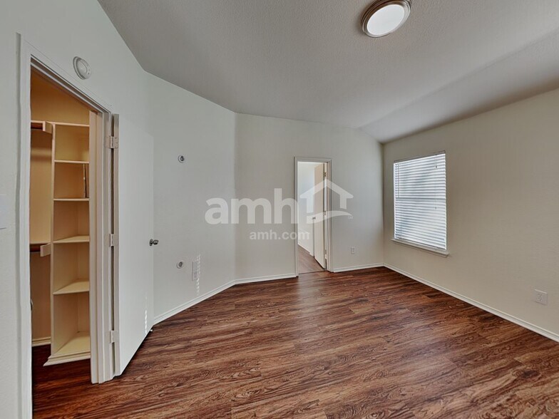 Building Photo - 1009 Whistle Stop Dr