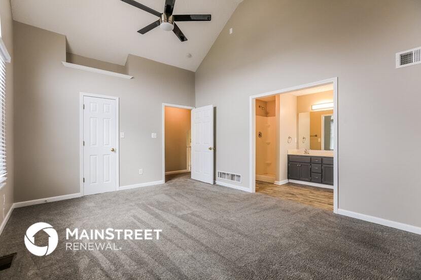 Building Photo - 845 SW Country Hill Dr