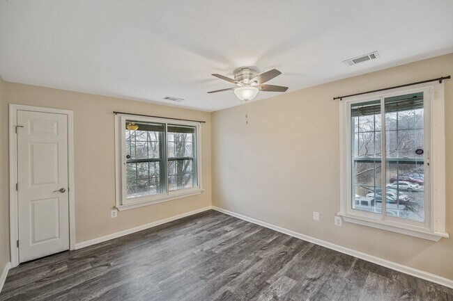 Building Photo - 1060 Gardenview Loop