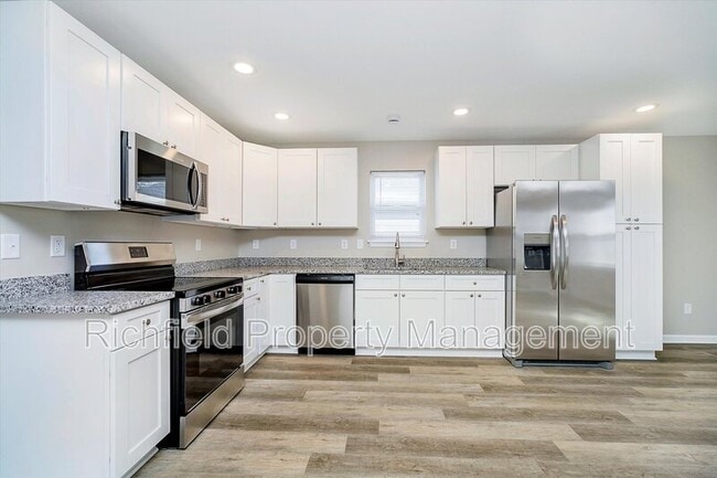 Building Photo - 2757 Columbia Ave