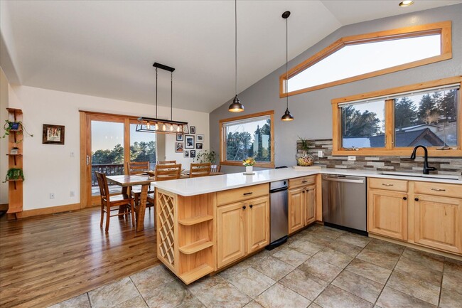 Building Photo - Incredible 5 BD/5 BA Mountain Home in the ...