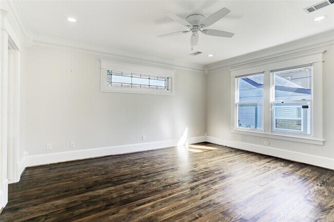 Building Photo - 1124 E 16th St