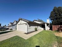 Building Photo - Great Antelope Home Located On a Court