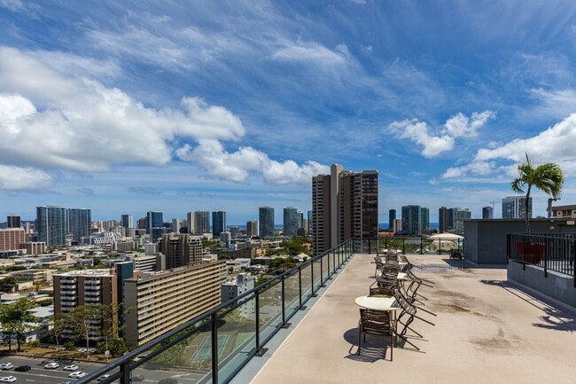 Building Photo - The Townhouse 1bd/1ba/1pk w extra large lanai