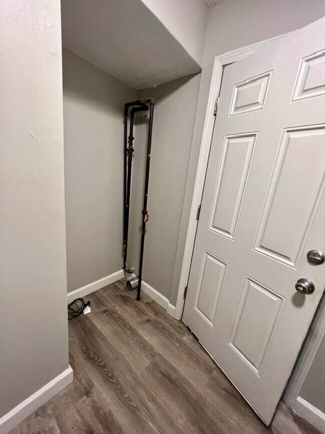 Building Photo - 2754 McCausland Ave