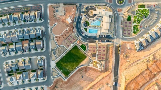 Building Photo - Beautiful 3 Bed Townhome with Amazing Amenities! 6 Month Lease