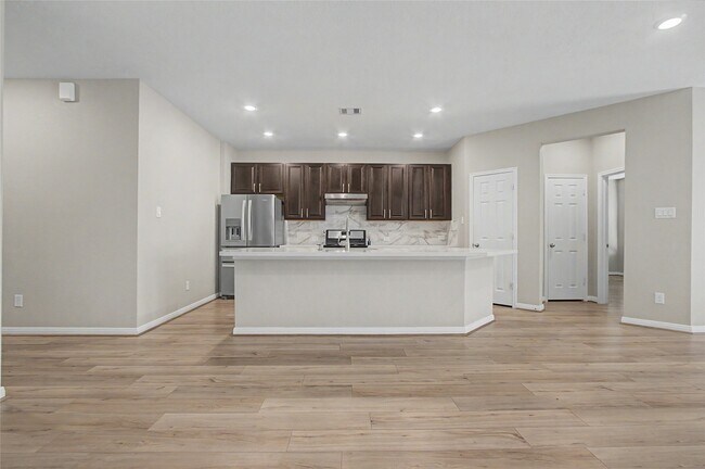 Building Photo - 7219 Escondido Dr