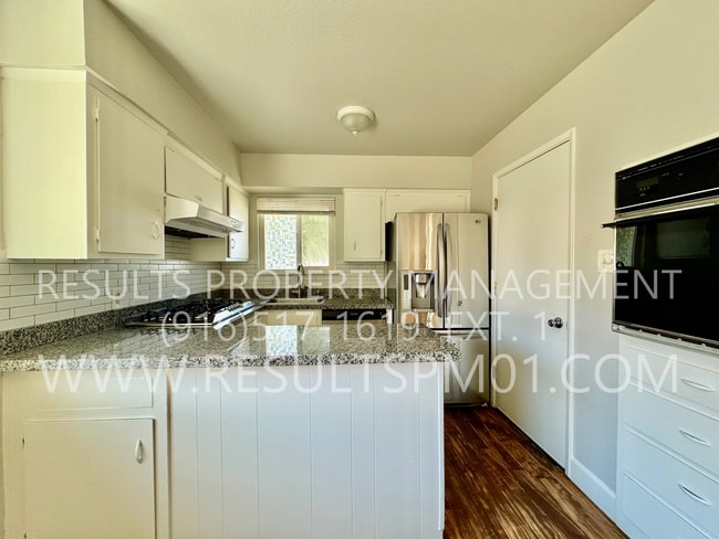Building Photo - Spacious and Updated 3-Bedroom Duplex in F...