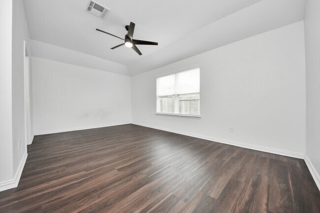 Building Photo - 10306 White Fir Villa Ave