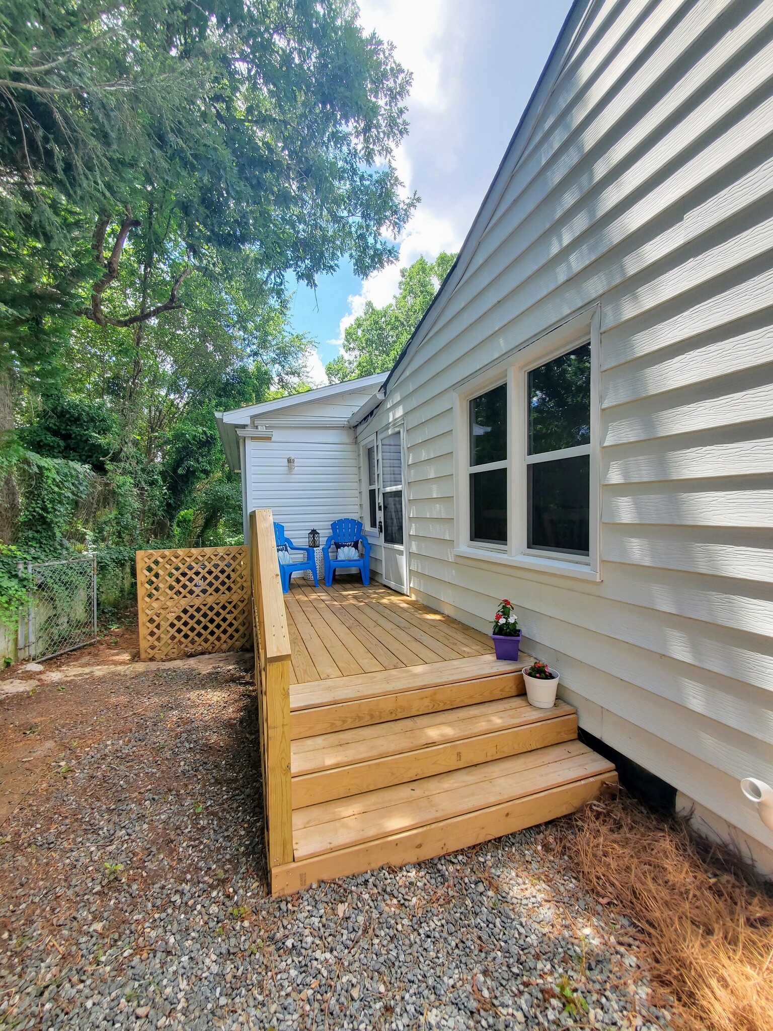Perfect for a grill & morning coffee - 1324 Kenwood Street