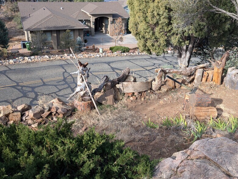 Building Photo - 4944 Summit Cir