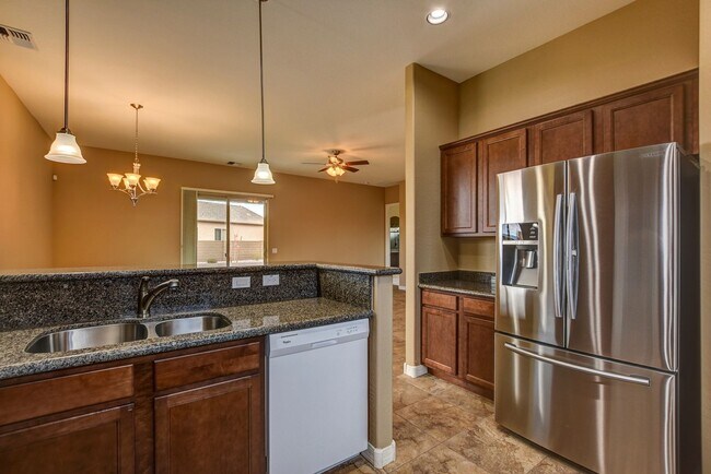 Building Photo - 3 Bed 2 Bath Home with 2.5 Car Garage for Rent in Granville!