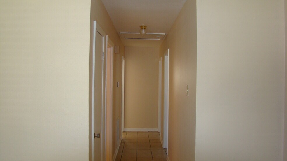 Building Photo - 6510 Park Manor Dr