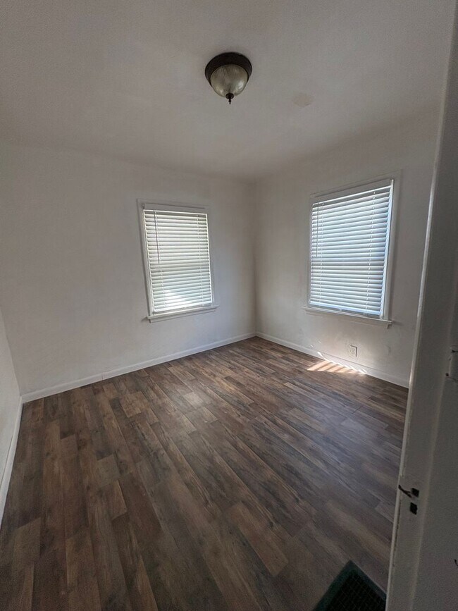 Building Photo - 3 Bedroom/1 Bath Home in Dayton