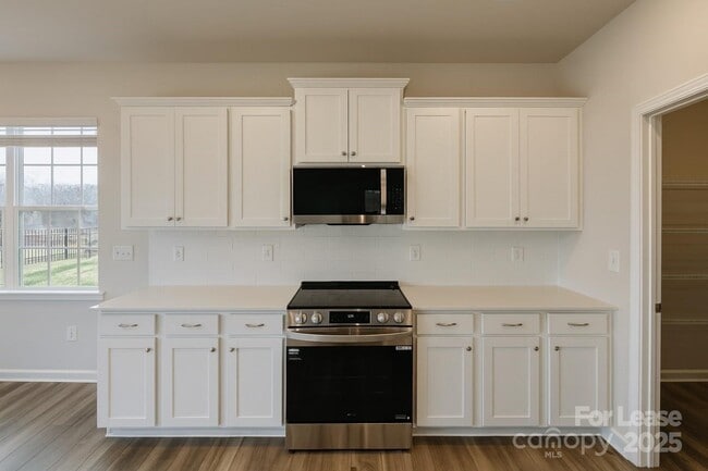 Building Photo - 5514 Hydrangea St