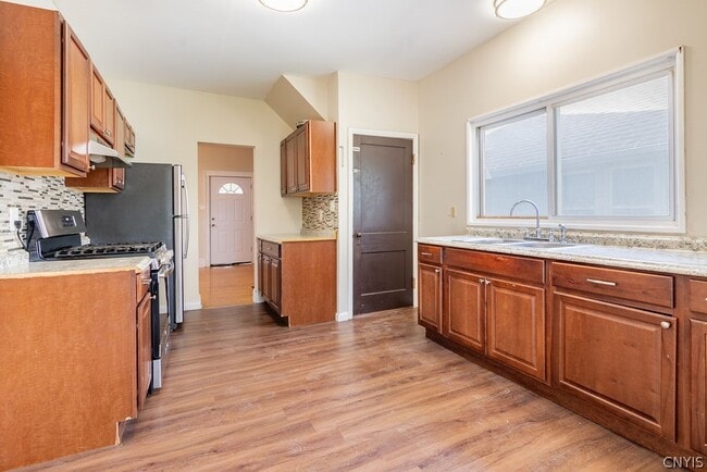 Building Photo - 325 S Midler Ave