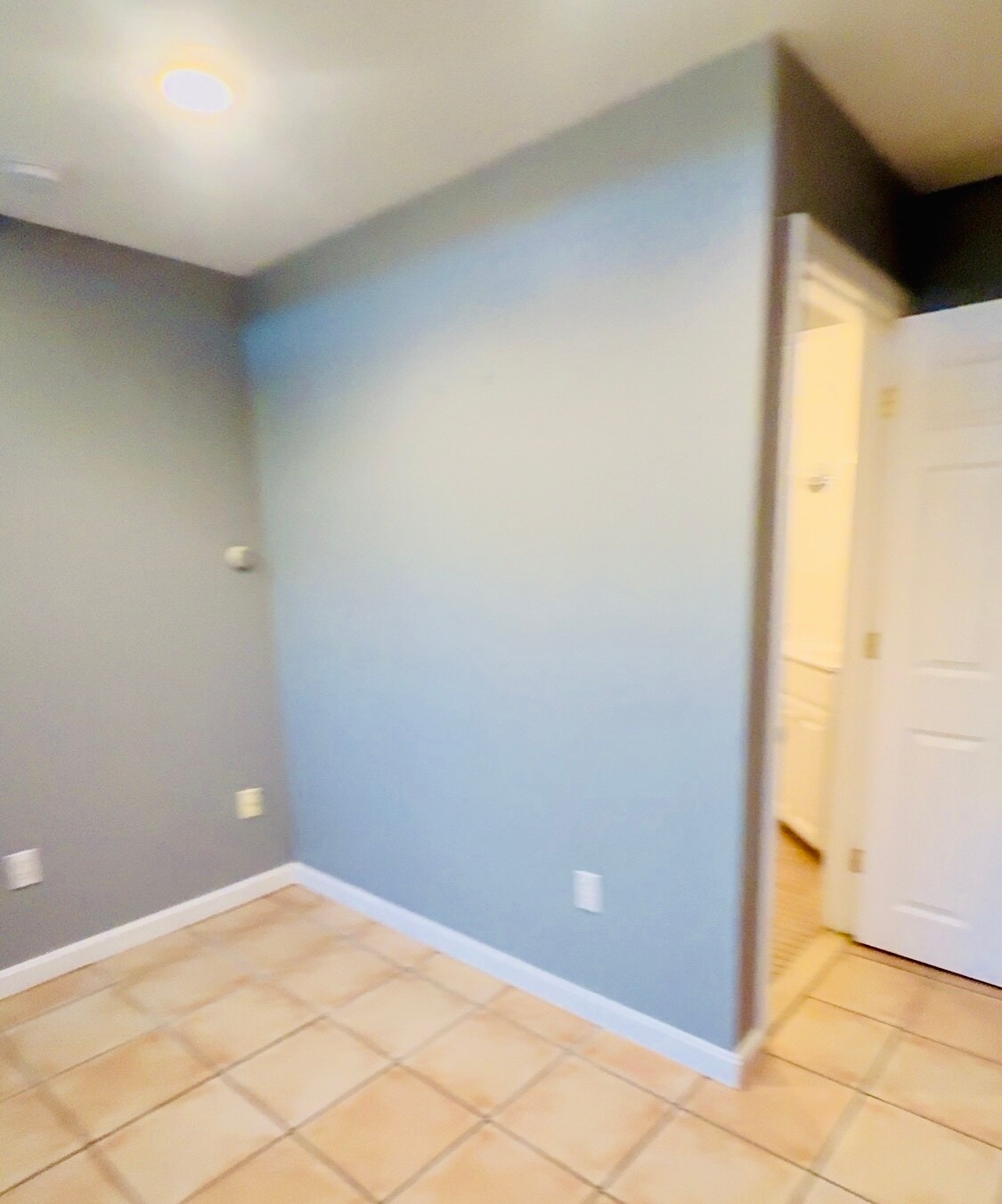 Building Photo - 94 Country Club Dr