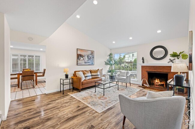Building Photo - 464 Edelweiss Dr