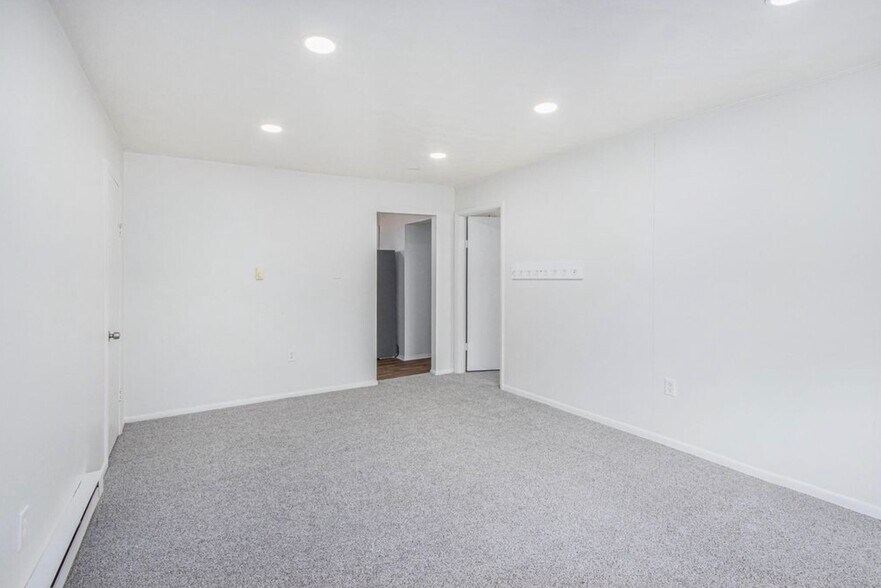 Building Photo - 10477 Sprinkle Rd