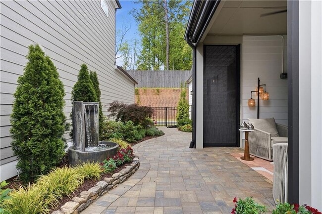 Building Photo - 158 Kingwood Dr