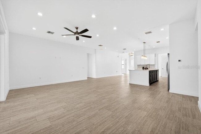 Building Photo - 200 Snowy Orchid Way