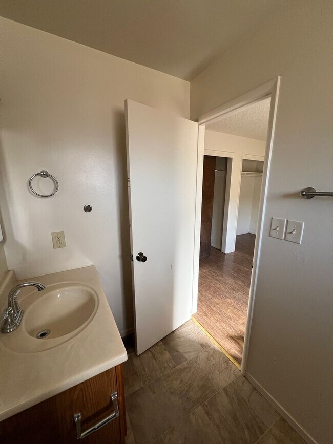 Building Photo - Oroville 4 bed 2 bath 3300sqft country hom...