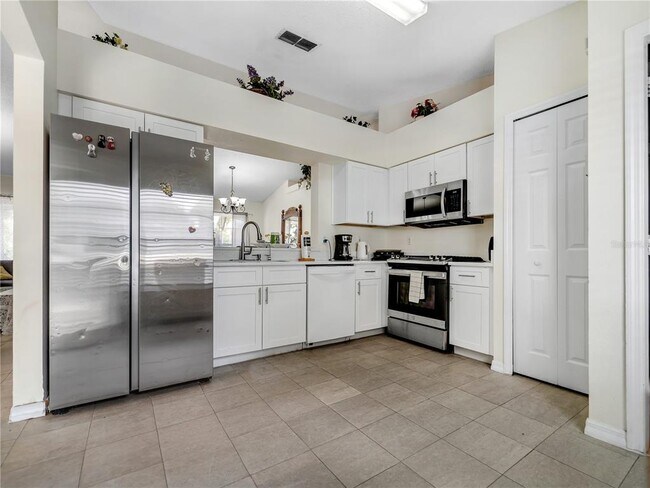 Building Photo - 15405 Margaux Dr