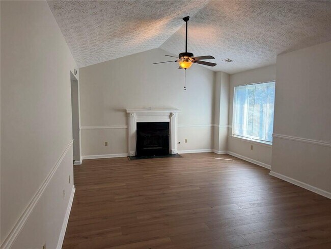 Building Photo - 1819 Cres Hill Dr NW