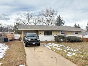 Building Photo - 3 Bed 1 Bath Home W/Large Backyard Walking Distance To Everything.