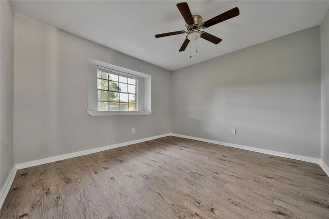 Building Photo - 10071 Woodhollow Dr