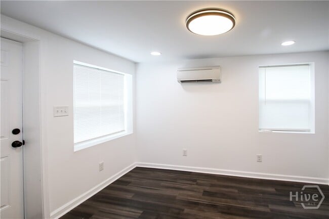 Building Photo - 1904 E 51st St