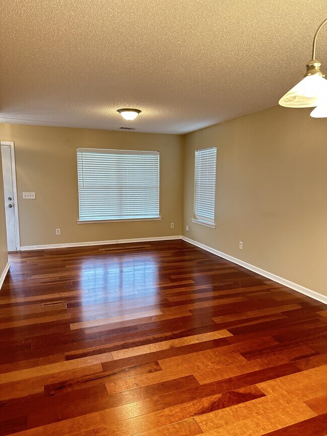 Building Photo - 160 Mills Run Dr