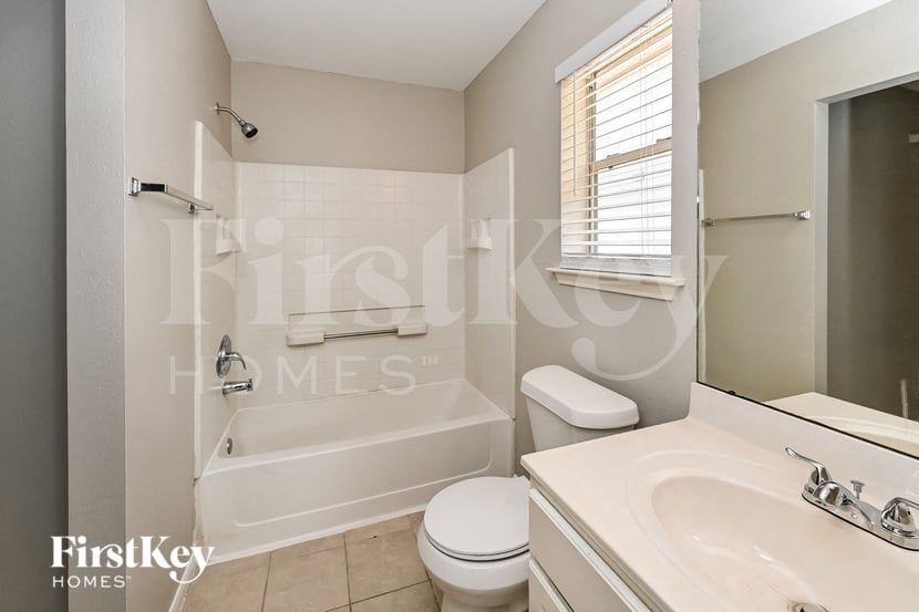 Building Photo - 7234 River Pines Dr