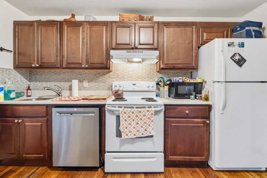 Building Photo - 50 Monmouth St