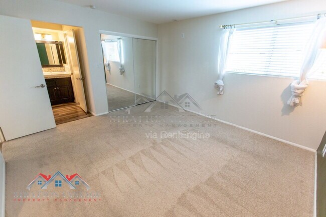 Building Photo - 2224 W Emelita Ave