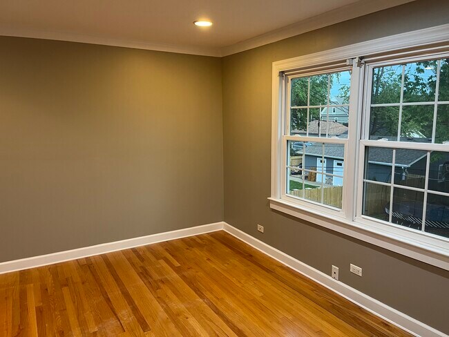 Building Photo - 468 Spring Ave
