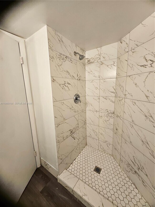 Building Photo - 216 Lake Pointe Dr