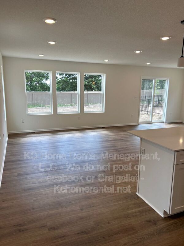 Building Photo - 8716 SW Edgewater Dr