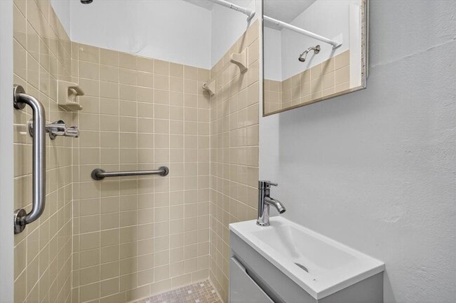 Building Photo - 7725 Summertree Ln