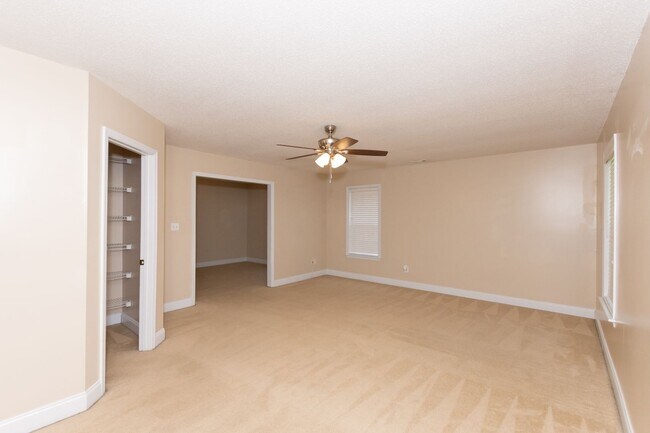 Building Photo - Great home in Hubert
