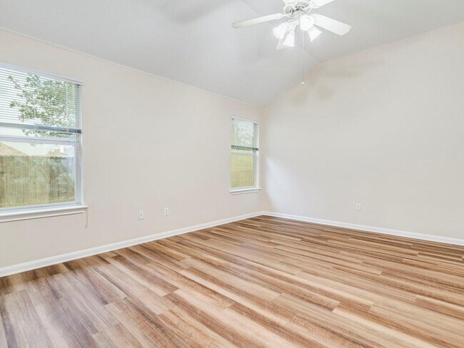 Building Photo - 157 Maplewood N