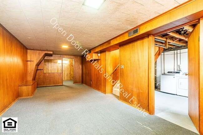 Building Photo - 605 N Camden Dr