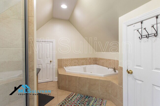 Building Photo - 5623 Lake Elton Rd