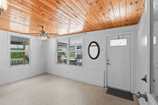 Building Photo - 244 Greymon Dr