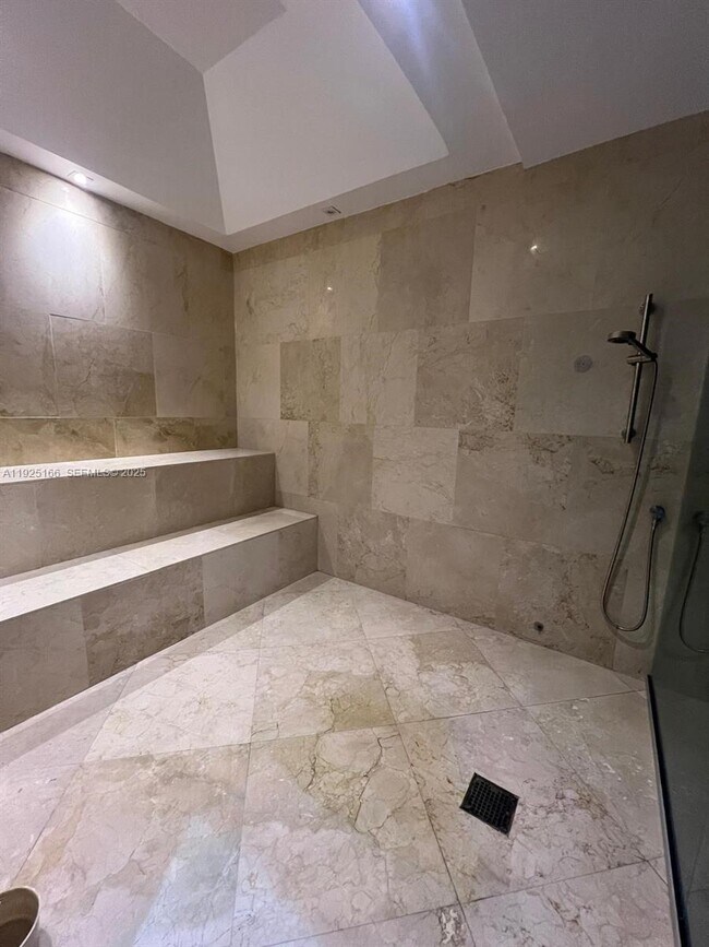 Building Photo - 1581 Brickell Ave