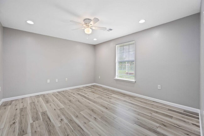 Building Photo - 1728 Connorvale Rd