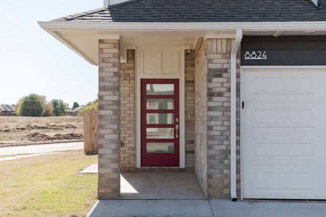 Building Photo - Luxury 3 Bedroom 2.5 Bathroom Townhome in Piedmont Schools (Neighborhood Park)