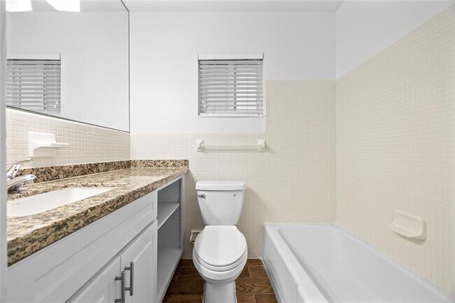 Building Photo - 404 SE 16th St